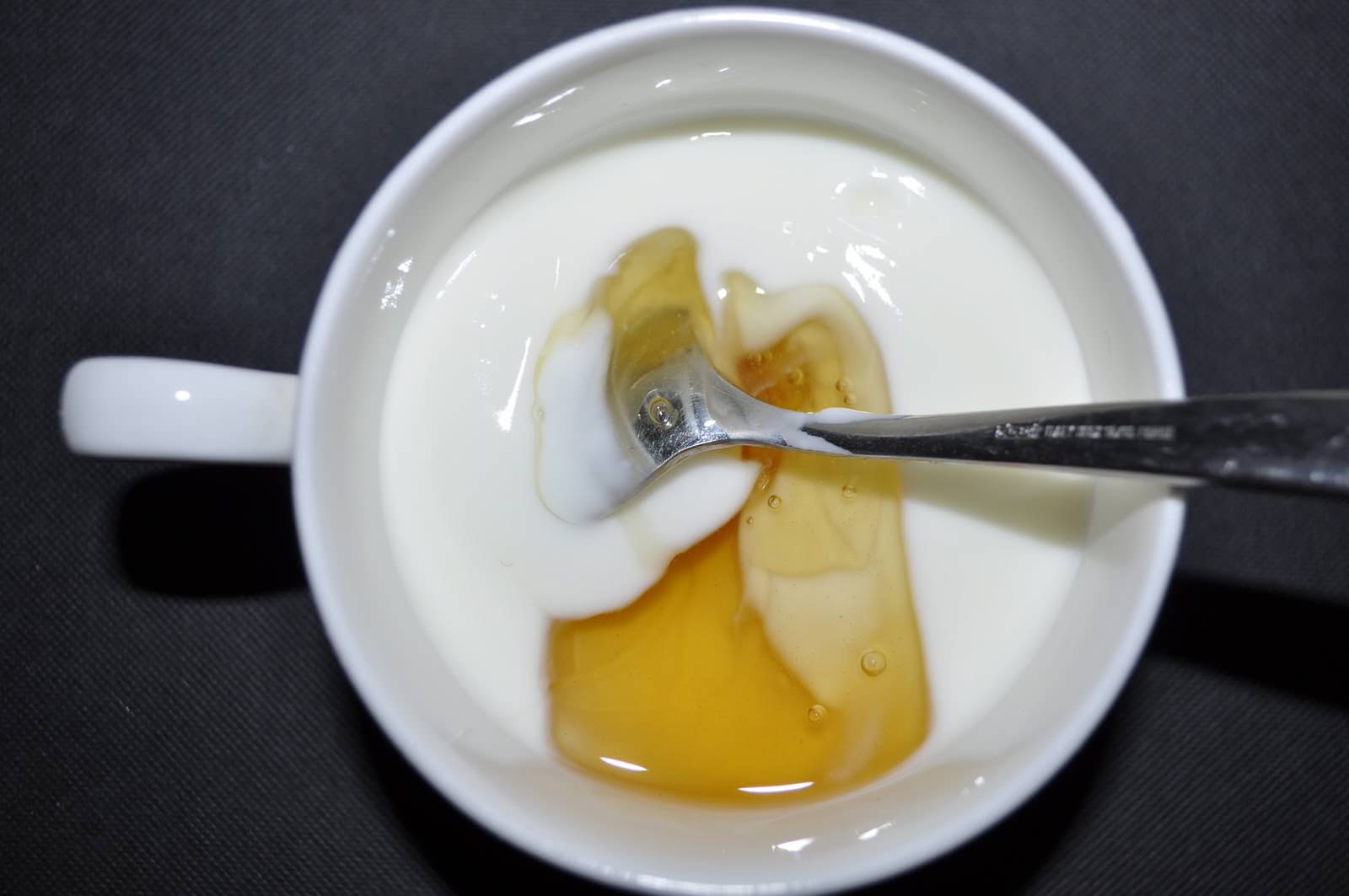 Yoghurt Honey for Acne Treatment