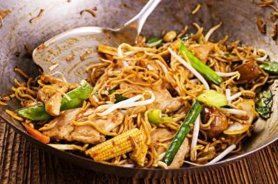 Vegetable and Chicken Soba as a Healthy Lunch Idea