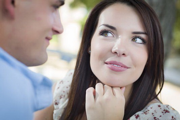 How to Tell if a Girl Likes You or Interested