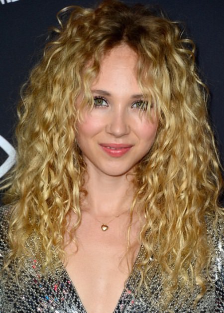 curly blonde hairstyles