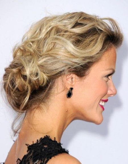 loose and lovely updo hairstyles for women