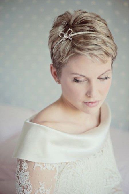 wedding hairstyle pixie with fringes curls bridesmaid hairstyles