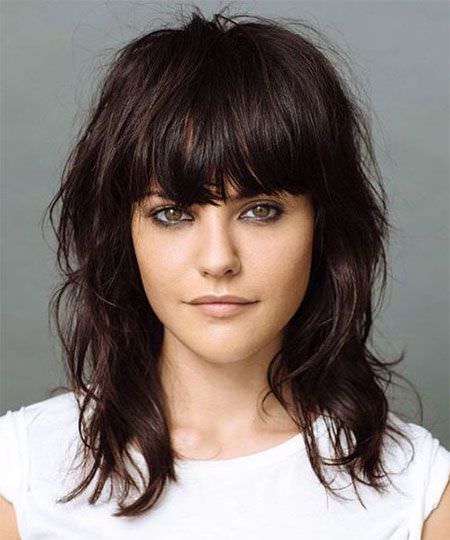 layered hairstyle iwth thick fringes layered haircut with bangs
