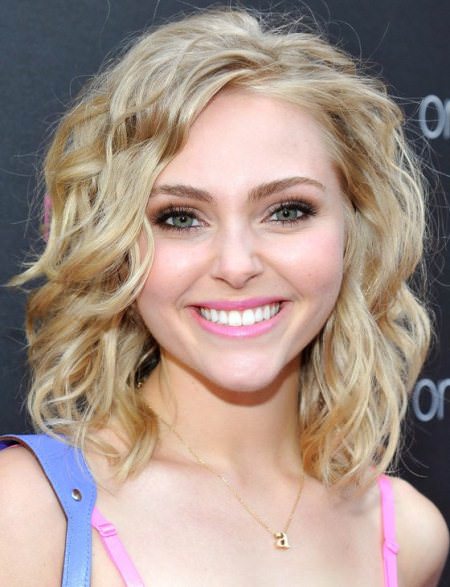 shaggy layered short wavy hairstyles for girls