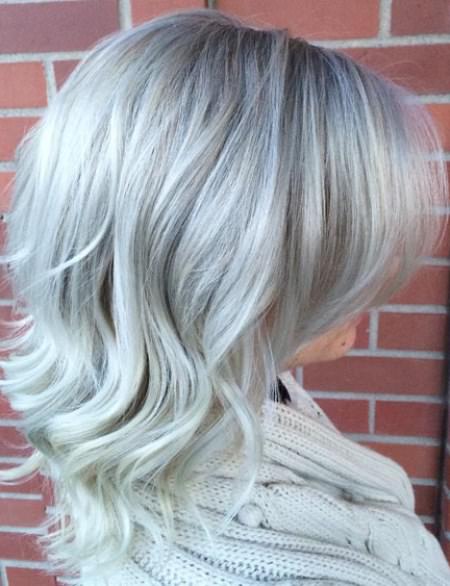 Silver streaks gray hair trend