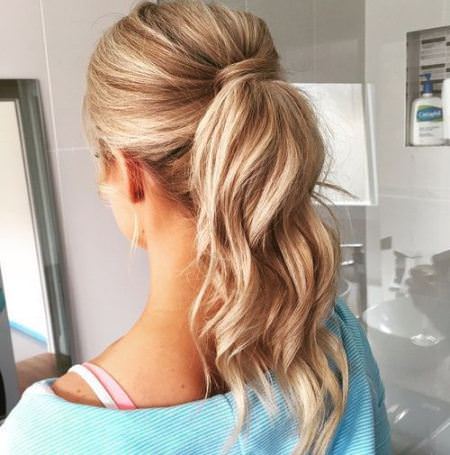 blonde wavy ponytail with beach waves wavy ponytails