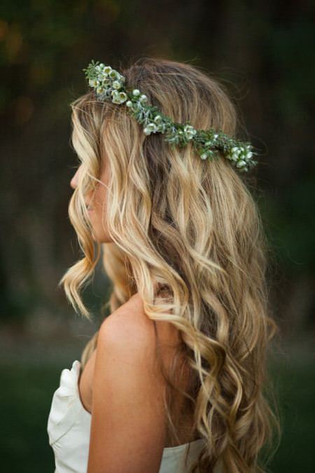 loose beach wedding hairstyles with flowers