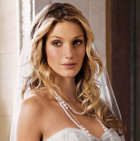 simple curly hairstyle with pinned up front locks wedding curly hairstyles