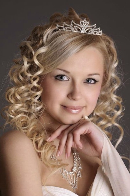 spiral curls with a jewelled crown wedding curly hairstyles