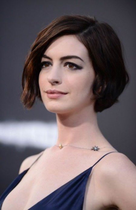 Anne Hathaway Chic Wavy Asymmetrical Bobs