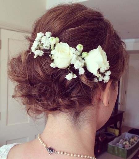 Low messy chignon for short hair stylish ideas for brides