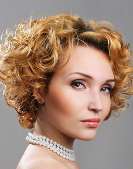 Voluminous curly bob hairstyle ideas for brides