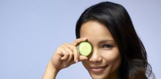 How to Treat Tired Eyes at Home Naturally