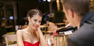 How to Read Women's Body Language of Flirting