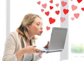How to Tell if a Boy Likes You on The Internet