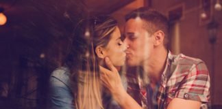 How to Make Your Boyfriend Love to Kiss